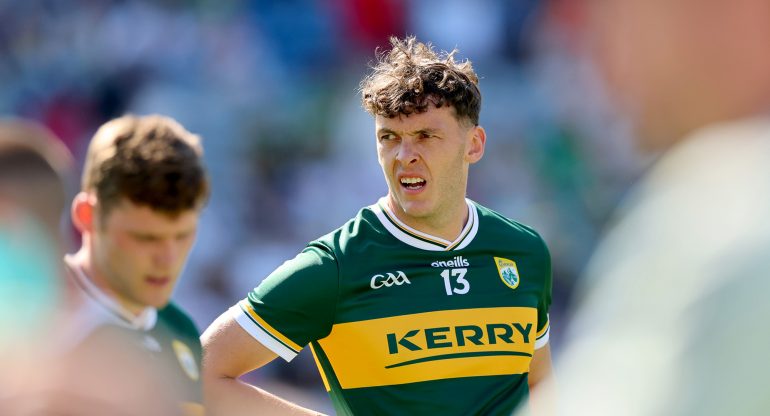 Beifear ag caint choíche ar an scór a fuair David Clifford agus bonnán leath ama séidte