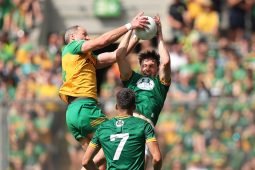 Dún na nGall i bhfad rómhaith don Mhí i gcluiche leathcheannais na hÉireann