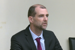Is féidir an nós go n-iompódh Gaeilgeoirí óga ar an mBéarla agus iad ar líne a athrú le cabhair AI – Údarás na Gaeltachta