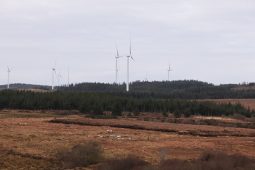 Caolseans go mbeidh muilte gaoithe siar ó chósta Chonamara go deo, ceist mhór faoi Chalafort Ros an Mhíl agus Páirc na Mara