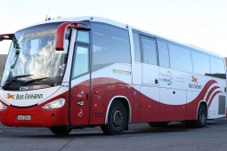 Molta go mbeadh spás do rothair ar an 424 i gConamara agus busanna eile tuaithe
