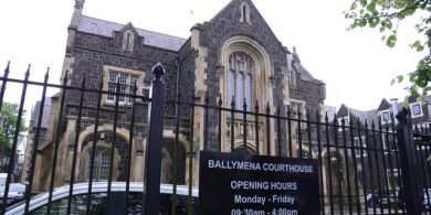 Bac fós roimh úsáid na Gaeilge sna cúirteanna ó thuaidh agus diúltaithe ag breitheamh cás a éisteacht i nGaeilge