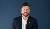 Ranganna Gaeilge á ndéanamh ag Gareth Sheridan ‘ó d’fhill sé ar Éirinn’