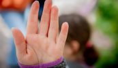 Bealaí le diúltú do rudaí gan a bheith ag mothú ciontach faoi