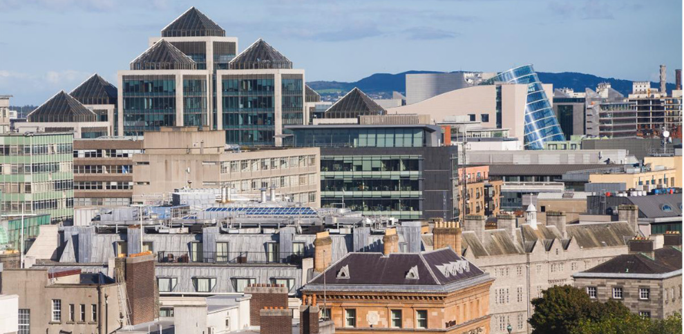GNÉ-ALT FÓGRAÍOCHTA: Taighdeoir Iardhochtúireachta á lorg ag an ITES [an Institiúid Taighde Eacnamaíochta agus Sóisialta], a bheidh ag déanamh taighde ar oideachas.