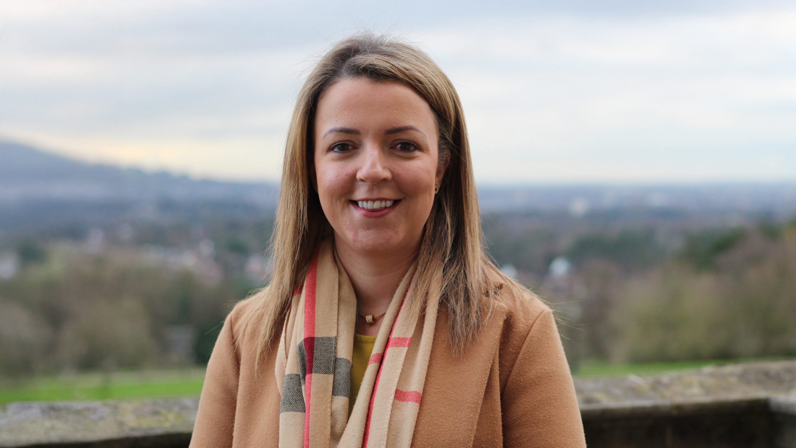 Comhairle maidir le conspóid na gcomharthaí i Stáisiún Láir Bhéal Feirste tairgthe ag Foras na Gaeilge don Aire Bonneagair