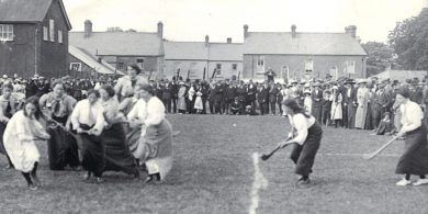 B’fhada an t-aistear é ón mBóthar Beag go Páirc an Chrócaigh do mhná misniúla na camógaíochta
