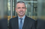 Cloífidh an PSNI le caighdeáin teanga an Choimisinéara Gaeilge cé nach gá dóibh