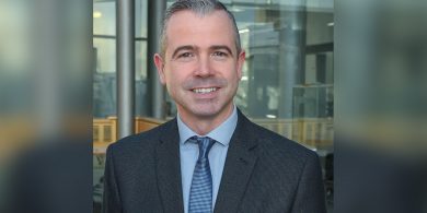 Litir scríofa ag breitheamh chuig an gCoimisinéir Gaeilge faoi chás na gcomharthaí i Stáisiún Bhéal Feirste