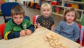 GAILEARAÍ: Ana-shúp bainte ag páistí Chorca Dhuibhne as a gcéad lá ar scoil