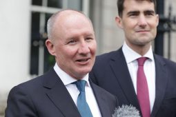 Jim Gavin Fhianna Fáil éirithe as an toghchán uachtaránachta