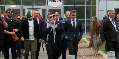 FÍSEÁN: ‘Níor éirigh le bhur n-iarracht sinn a chur inár dtost’ – cás in aghaidh ‘Mo Chara’ caite amach as an gcúirt
