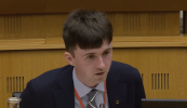 ‘B’fhearr béim a chur ar an phleanáil teanga seachas ar an litríocht i gcéimeanna Gaeilge’ – Aontas na Mac Léinn in Éirinn