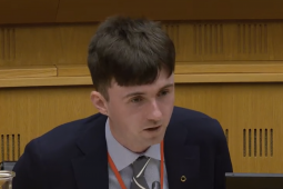 ‘B’fhearr béim a chur ar an phleanáil teanga seachas ar an litríocht i gcéimeanna Gaeilge’ – Aontas na Mac Léinn in Éirinn