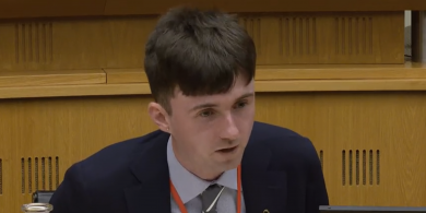 ‘B’fhearr béim a chur ar an phleanáil teanga seachas ar an litríocht i gcéimeanna Gaeilge’ – Aontas na Mac Léinn in Éirinn