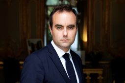 Sébastien Lecornu roghnaithe ina phríomh-aire ag Macron