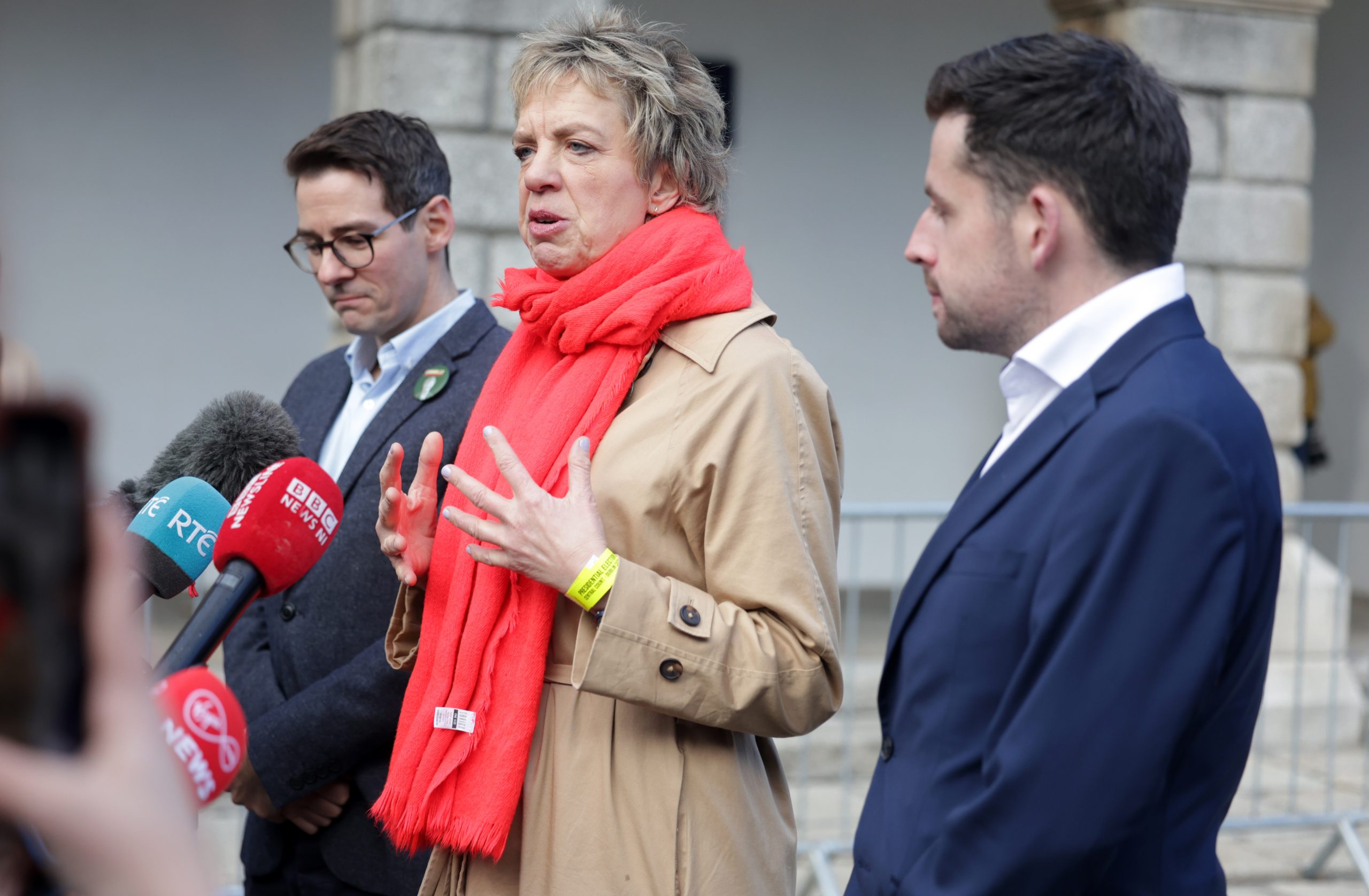 Comhrá nua tosaithe faoin gcomhghuaillíocht ar an eite chlé