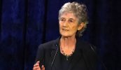 Cé hí Catherine Connolly an 10ú huachtarán ar Éirinn?