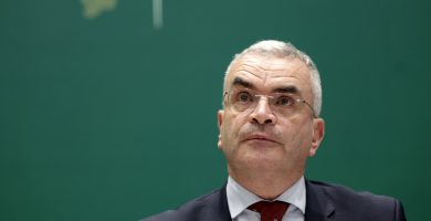 An t-aire a dúirt nach mbeifear ábalta cabhrú le gach dream a bheidh i gcruachás