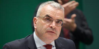 ‘Tá imní orm maidir le cad a tharlóidh, cá bhfuil ár dtriall?’ – frustrachas faoi ‘rúndacht’ maidir le cúrsaí pleanála teanga