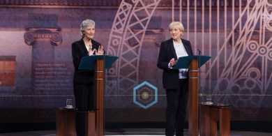 Muintir na hÉireann ag triall ar na botháin vótála do thoghchán na huachtaránachta