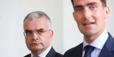 Ní bheidh aon duine mórán níos fearr as is cuma moch nó déanach a éiríonn siad