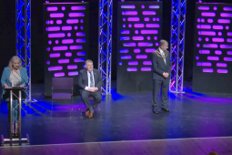 Duais don úrscéal is fearr buaite ag Diarmuid Johnson ag Oireachtas na Samhna