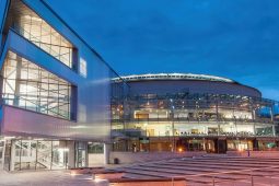 Ba bhreá dá bhfeicfeadh aontachtaithe spleodar agus saíocht an Oireachtais i mBéal Feirste