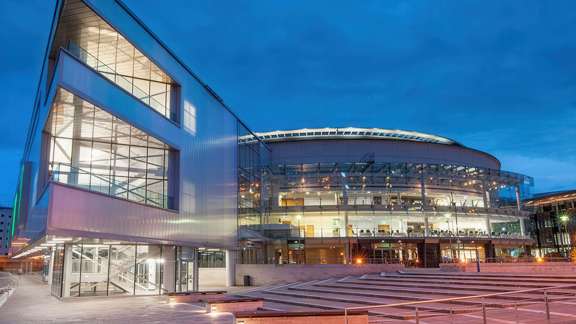 Sásamh agus tairbhe agus ardú meanman ag Oireachtas Bhéal Feirste