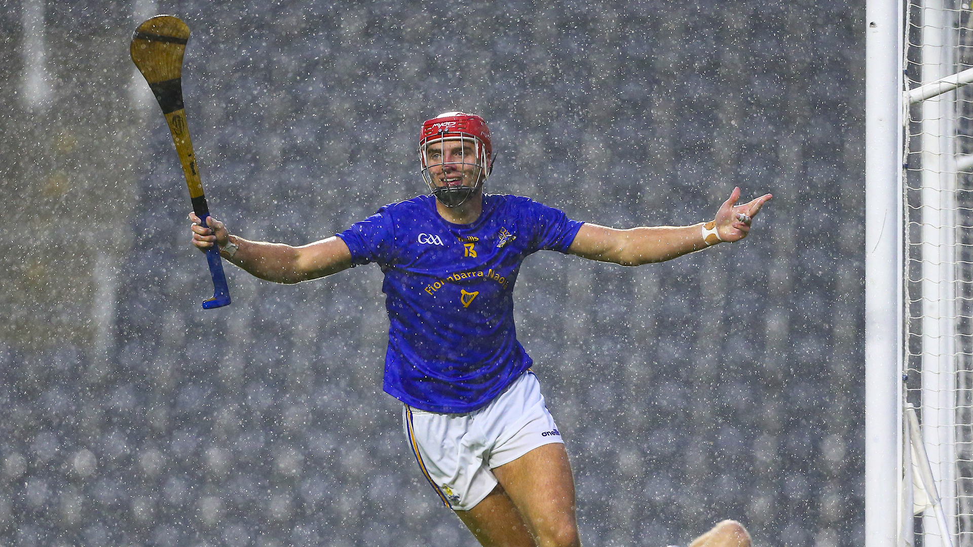 An comórtas club – seans áit bhuan a bhaint amach i scéal an pharóiste agus onóir a thabhairt don phobal