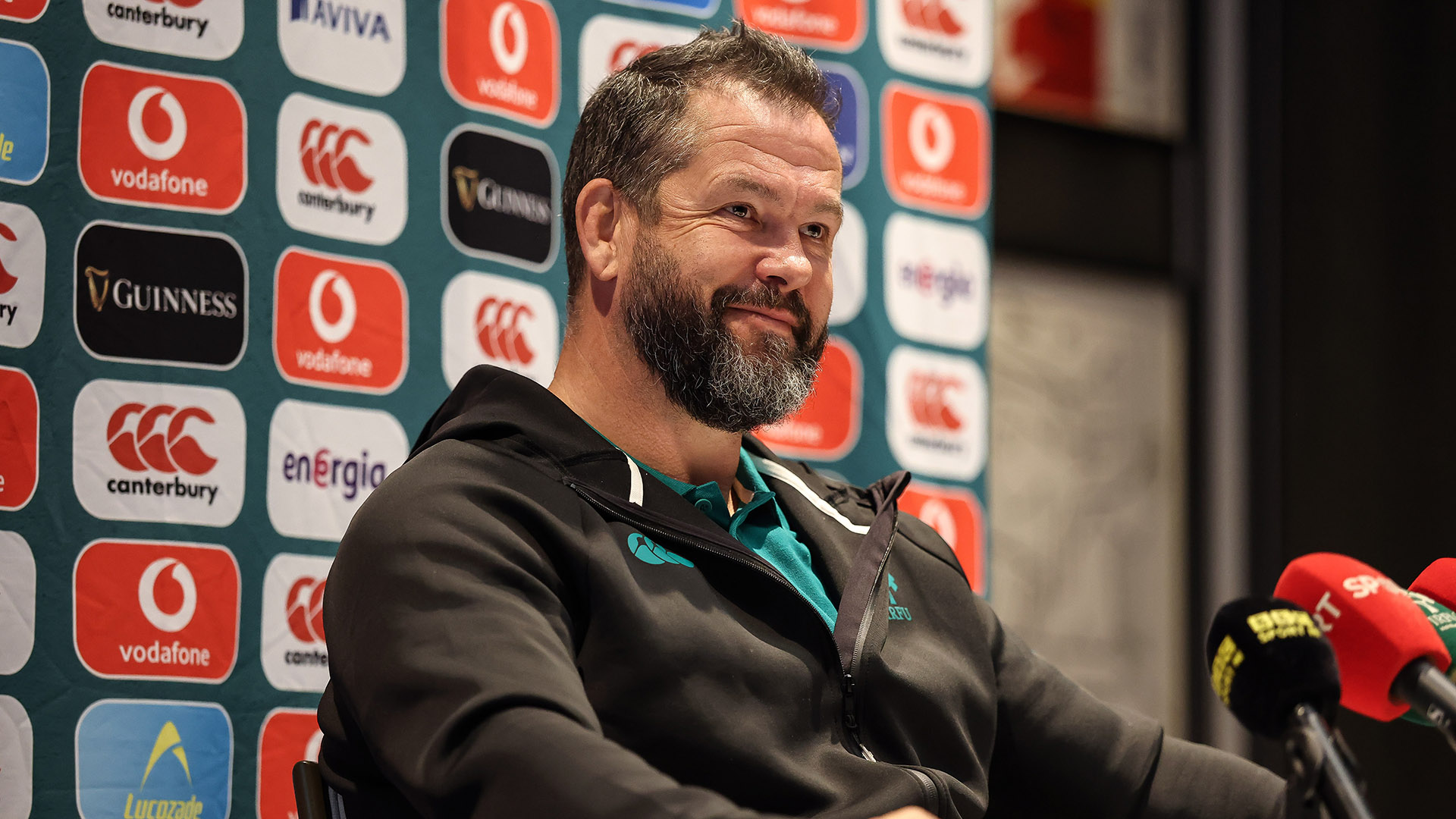 Údar imní ag foireann na hÉireann roimh a gcluiche mór i gcoinne na nAll Blacks