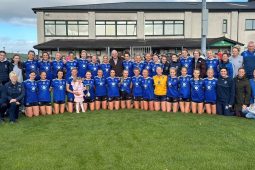 Fir agus mná Naomh Columba ag ceiliúradh, Naomh Abán ag déanamh ar an ngrád sinsear, cath Chorca Dhuibhne romhainn