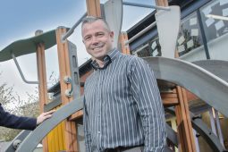 ‘Céim stairiúil chun cinn’ – an chéad choimisinéir Gaeilge ceaptha ó thuaidh