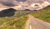 Is é an feall saibhreas teanga ár siúlóidí ársa a cheilt faoin bhfocal ‘Camino’
