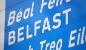 Cor stairiúil i scéal na Gaeilge ó thuaidh, ach an sean-naimhdeas céanna i réim sa DUP
