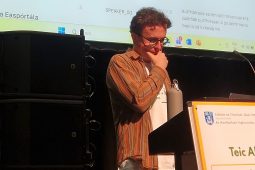 Uirlis nua fotheidealaithe Gaeilge forbartha ag Abair.ie le AI  