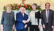 Catherine Connolly le hinsealbhú mar an deichiú huachtarán ar Éirinn