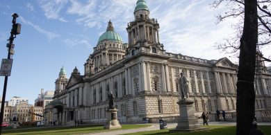 Polasaí Gaeilge Chomhairle Cathrach Bhéal Feirste curtha i bhfeidhm