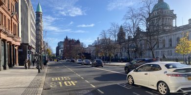 Béal Feirste nach mór ina stad ag an bhfuath agus an foréigean ciníoch