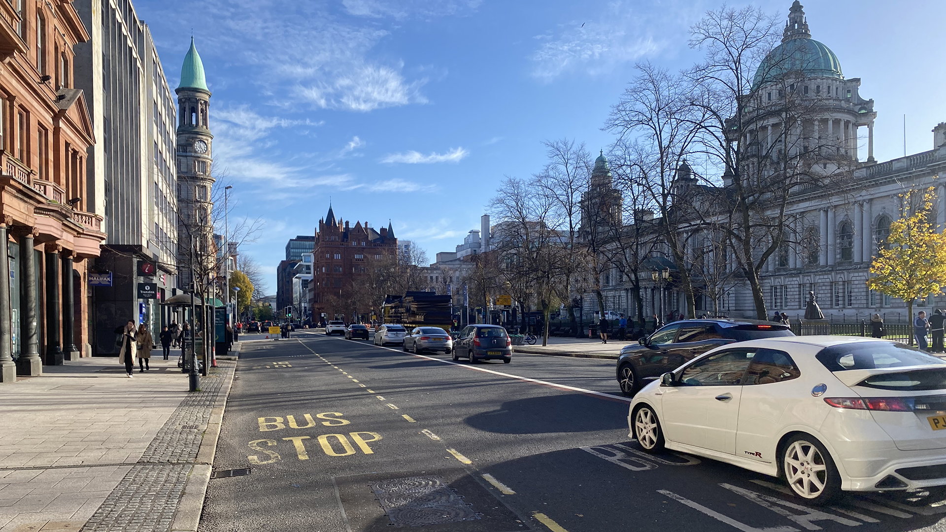 Béal Feirste nach mór ina stad ag an bhfuath agus an foréigean ciníoch
