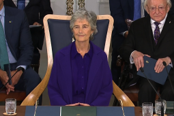 ‘Ní sa gcúinne á labhairt go híseal a bheas an Ghaeilge san Áras’ – Uachtarán na hÉireann