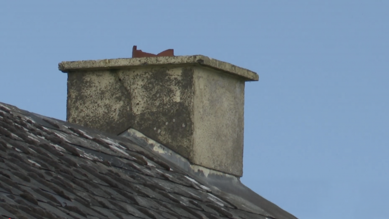 Beagnach 70% den phobal a deir gur cheart go mbeadh cás na Gaeltachta i gcroílár an chórais tithíochta