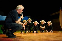 GAILEARAÍ: Spraoi agus spórt ag páistí Chois Fharraige agus Uachtarán na hÉireann ag Seó Mór Futa Fata