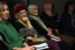 Na sluaite faoi dhraíocht ag an bhFéile Bheag Filíochta i gCorca Dhuibhne