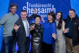 GAILEARAÍ: Boinn Fhondúireacht Sheosaimh Mhic Dhonncha bronnta i bPáirc an Chrócaigh