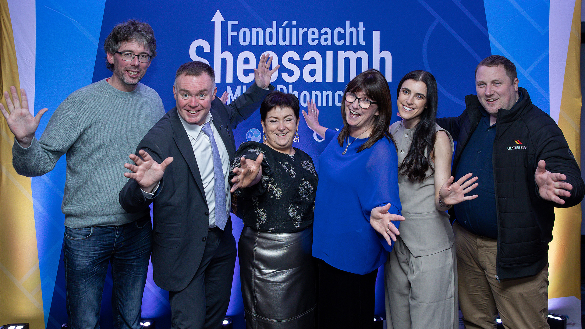 GAILEARAÍ: Boinn Fhondúireacht Sheosaimh Mhic Dhonncha bronnta i bPáirc an Chrócaigh