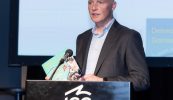 ‘Tá daoine óga oilte le Gaeilge, ag iarraidh maireachtáil sa Ghaeltacht, ach níl aon tithíocht ann dóibh’