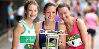 Cúpla uair an chloig tar éis di 100 míle a rith in Illinois, bhí Caitríona Jennings ar ais ag obair i mBleá Cliath