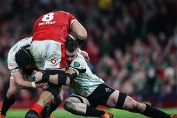 Trí seachtaine chinniúnacha idir an Bhreatain Bheag agus an t-uafás