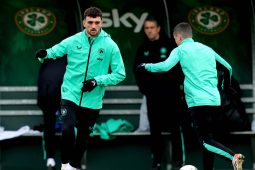 Aisling na hÉireann beo ar éigean agus Ronaldo agus a chairde i mBaile Átha Cliath